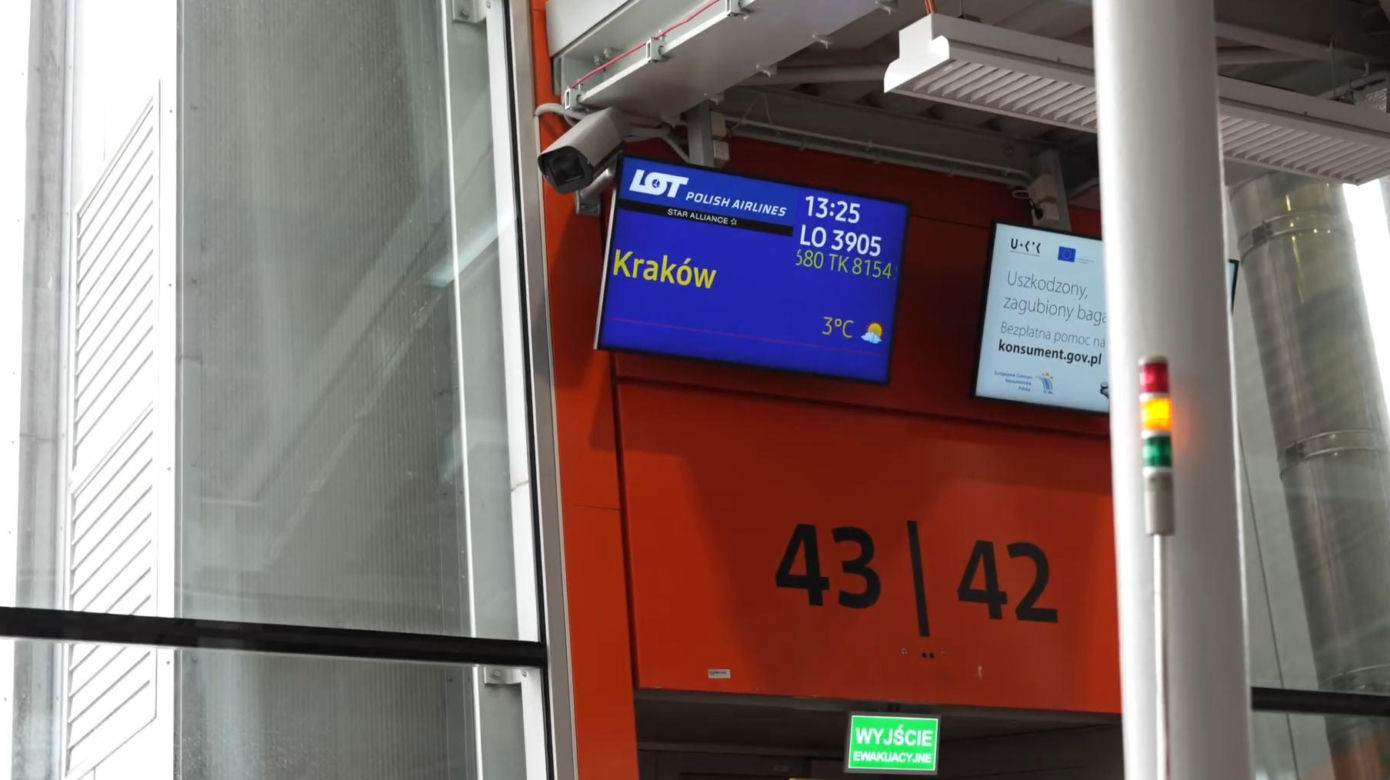 Niesamowite, co zrobił kapitan samolotu LOT do Krakowa. Nic bardziej poruszającego nie zobaczycie!
