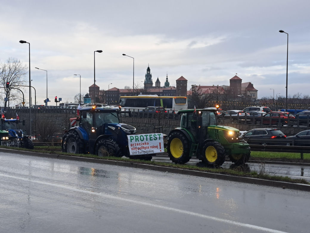 Strajk rolników w Krakowie. Kolumna liczyła ponad 400 maszyn