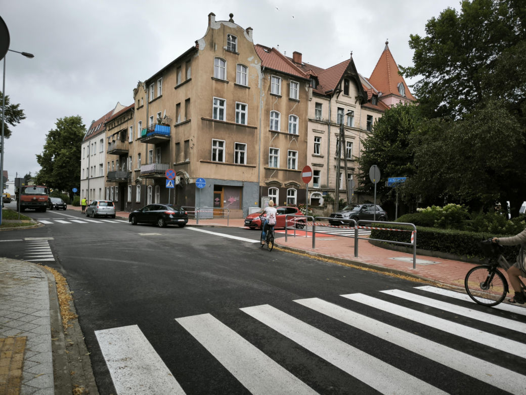 Końcówka remontu ulicy Racławickiej w Lesznie 