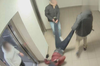 Pobicie w Żorach. Brutalny atak w windzie na Jastrzębiej