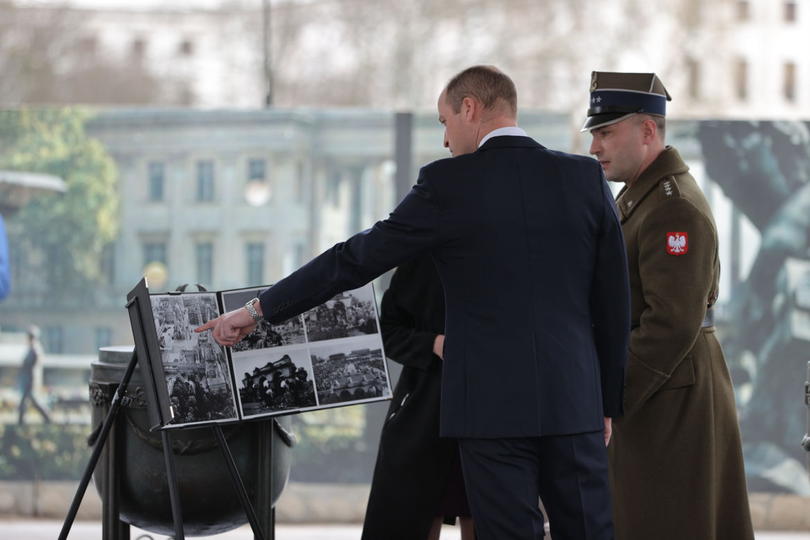 Książę William złożył wieniec na Grobie Nieznanego Żołnierza w Warszawie