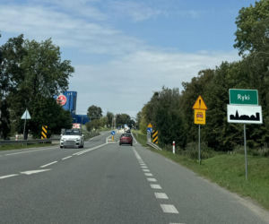 Horror na stacji paliw w Rykach. Pijany 22-latek potrącił młodego mężczyznę