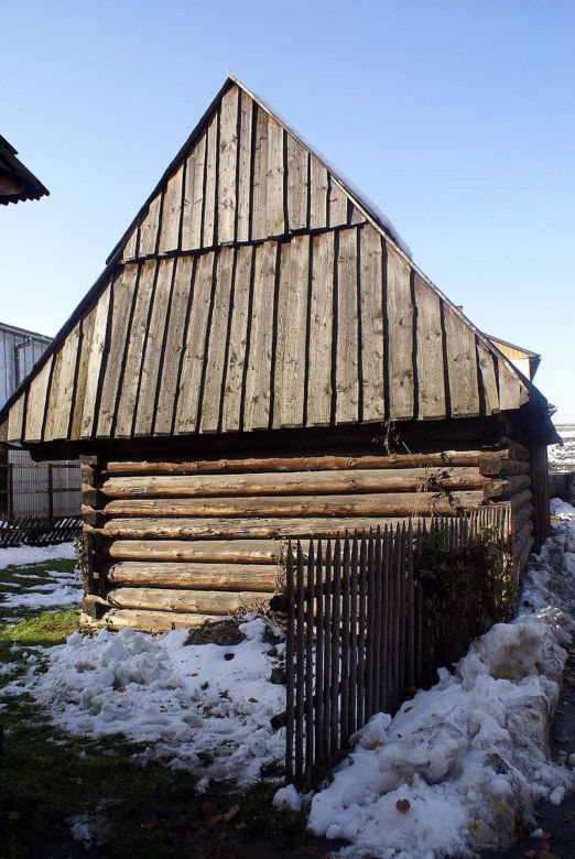 Ta małopolska wieś to żywy skansen. Kilkuset letnie chałupy wciąż zamieszkują mieszkańcy