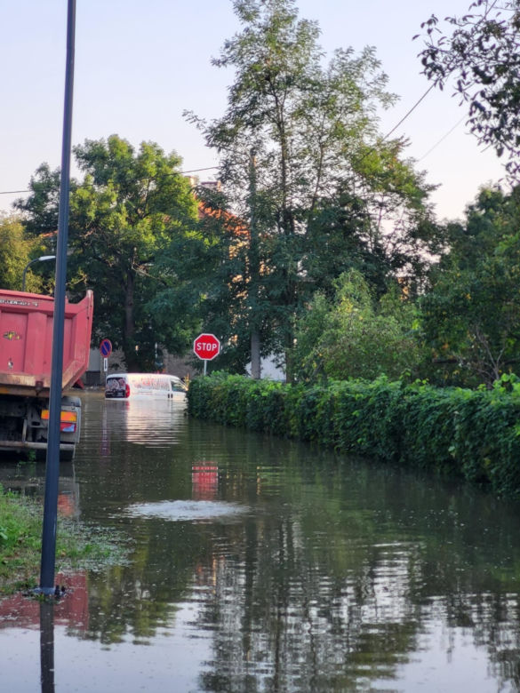 Lubelscy strażacy pomagają powodzianom na różne sposoby