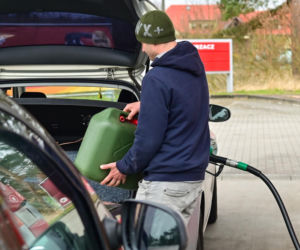 Kolejki niemieckich aut na przygranicznych stacjach paliw