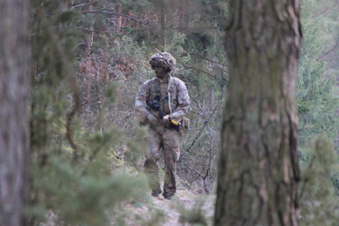 Brytyjscy żołnierze, ćwiczenia na poligonie