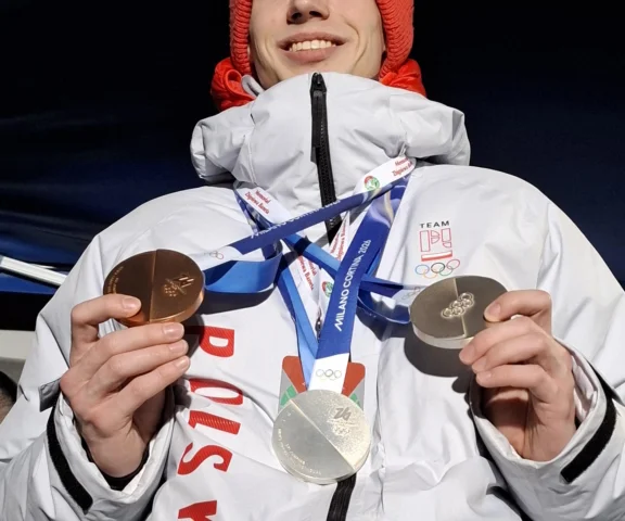 Kacper Tomasiak powitany w Bystrej. Tłumy kibiców wiwatowały na cześć 19-latka