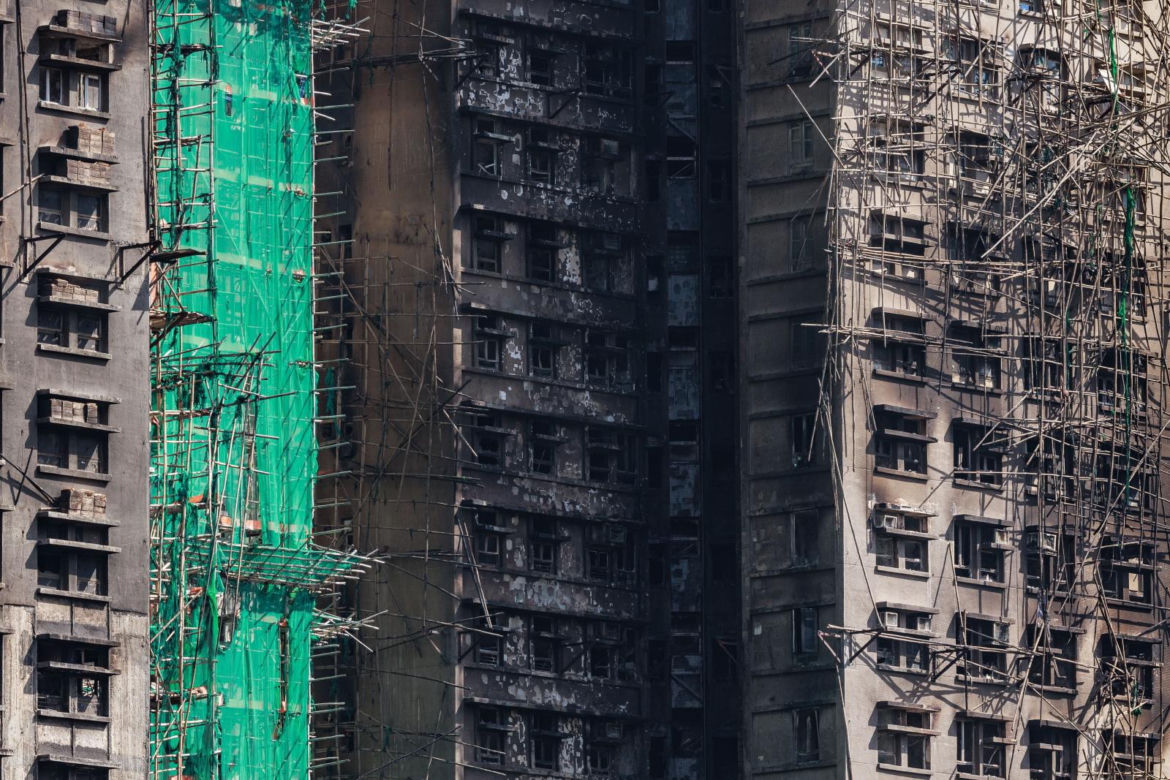 Hongkong pogrążony w żałobie po tragicznym pożarze wieżowców. Liczba ofiar wzrosła do 146