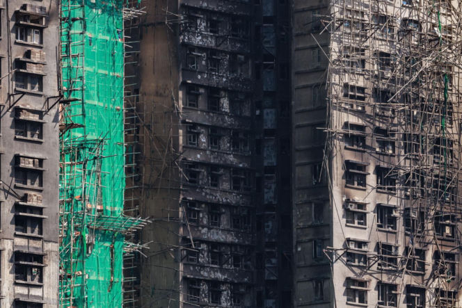 Hongkong pogrążony w żałobie po tragicznym pożarze wieżowców. Liczba ofiar wzrosła do 146