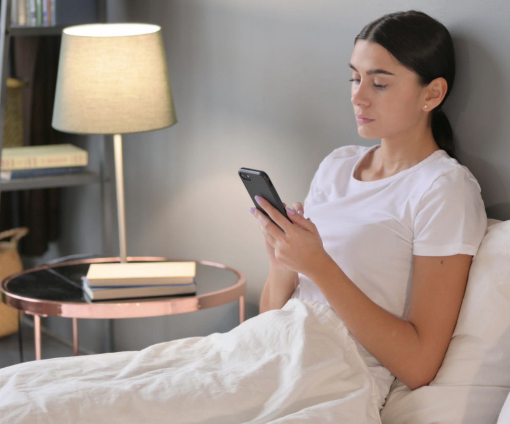 Scrollujesz do późna zamiast spać? To może być zemsta organizmu za stracony dzień