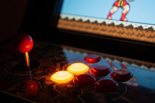 Terlikowski i Zandberg zagrali w Mortal Kombat. Kto wygrał to starcie i dlaczego?