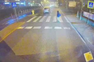 Pirat w Fordzie omal nie staranował pieszego na pasach