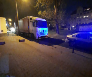 Poznań: Zaparkował tira i zasnął! Mandat był nieunikniony! Pauza po turecku