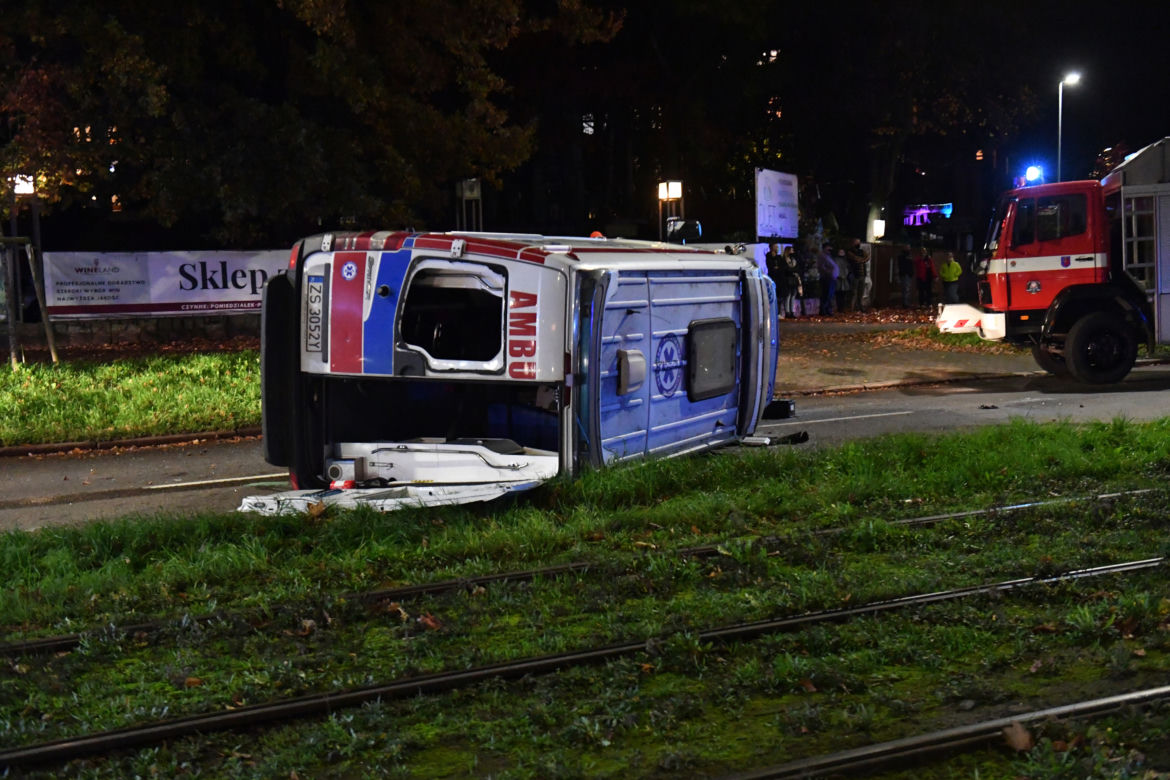 Szczecin: Wypadek karetki pogotowia.