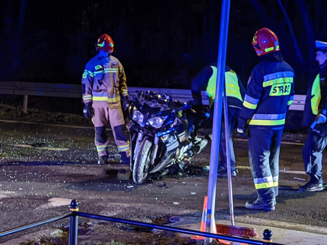 Wsiadła na motocykl z pijanym kierowcą. Skończyła w szpitalu po zderzeniu z osobówką