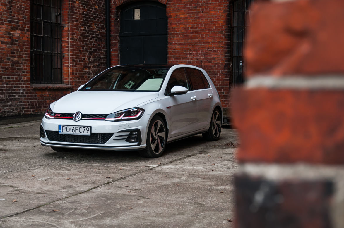 Volkswagen Golf 2.0 TSI GTI Performance 245 KM