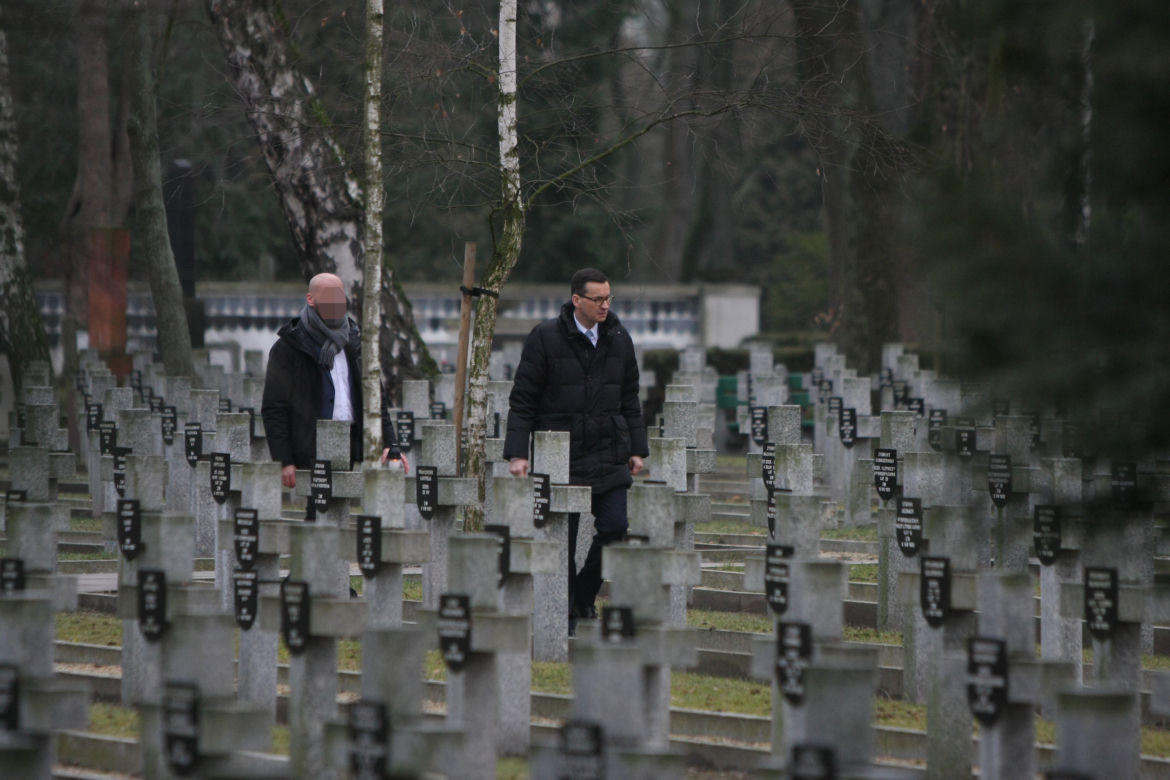Premier modlił się przy grobie ojca