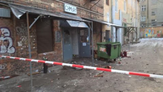Demolka klubu na Pradze. Zamaskowana grupa zdemolowaÅa lokal, gdzie przebywali kibice Ajaxu Amsterdam [WIDEO] - warszawa.eskainfo.pl