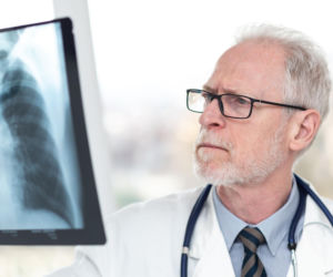 Miał tylko kaszel, lekarze wykryli groźny nowotwór. Historia pana Piotra dowodzi, że raka płuca można pokonać