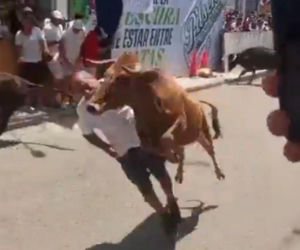 Szokujące sceny podczas gonitwy byków. Mężczyzna oszukał przeznaczenie
