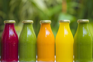 Kolagen w płynie nie jest jedyną opcją. Te napoje wspierają jego naturalną produkcję
