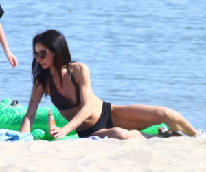 Marta Kaczyńska z mężem i synem na plaży
