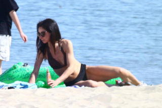 Marta Kaczyńska z mężem i synem na plaży