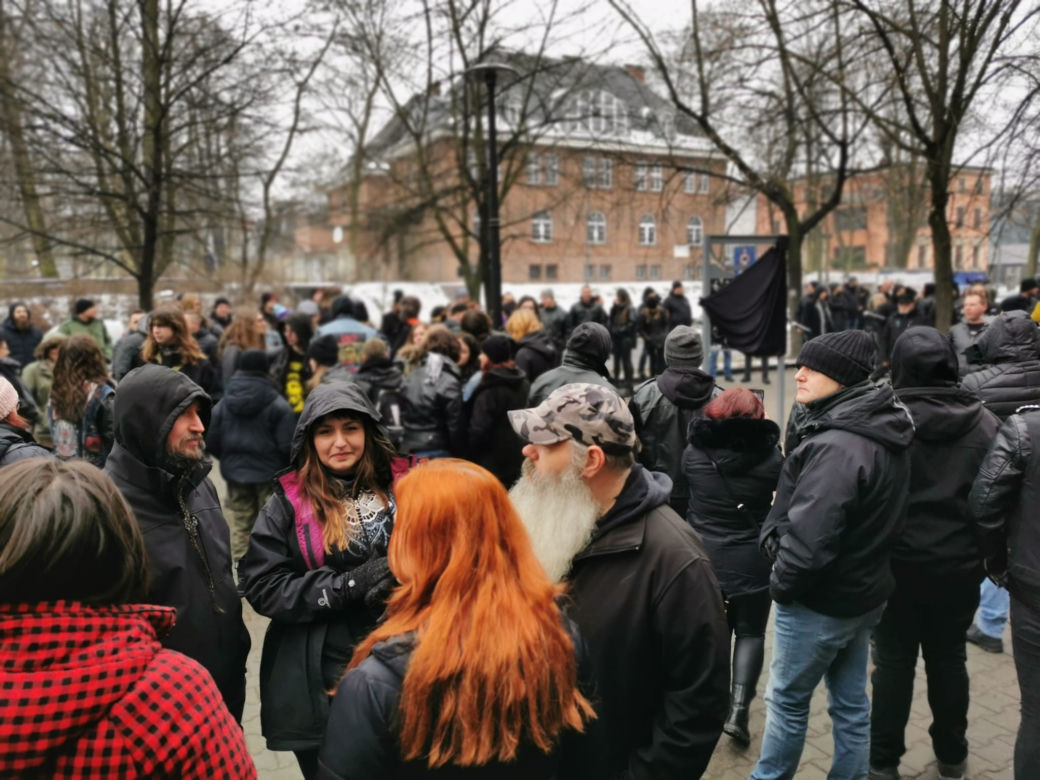 Przyjaciele i fani Romana Kostrzewskiego odsłonili tablicę pamiątkową w Bytomiu