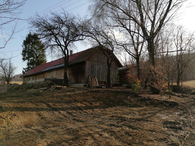 Remont chyży łemkowskiej w Hańczowej