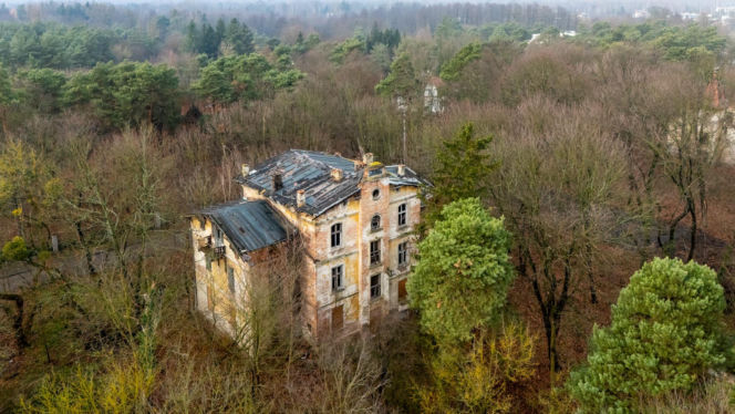 Opuszczona willa w Konstancinie