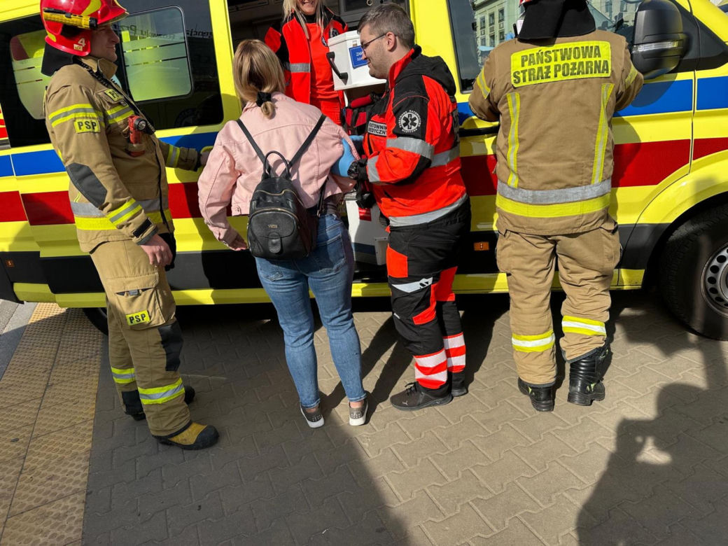 „Otworzyłam oczy, wszyscy leżeli na ziemi”. Szokująca relacja pasażerki. Zderzenie tramwajów w centrum stolicy