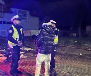 KOSZALIN: Pędził hulajnogą środkiem ulicy. Namierzyli go policjanci