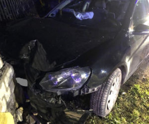 Jechała pijana, na prostej drodze straciła panowanie. Ranna 23-latka trafiła do szpitala [ZDJĘCIA]