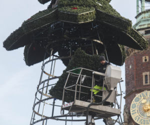 Montaż iluminacji świątecznej we Wrocławiu
