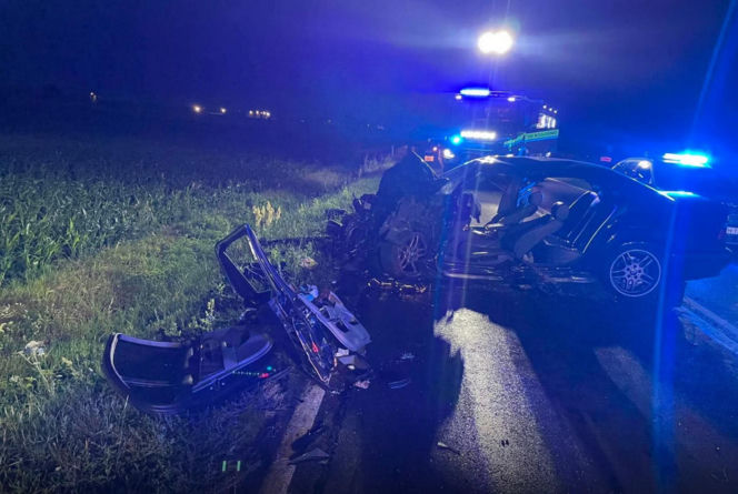 Poważny wypadek pod Płockiem. Bus przewrócił się na bok, sześć osób trafiło do szpitala