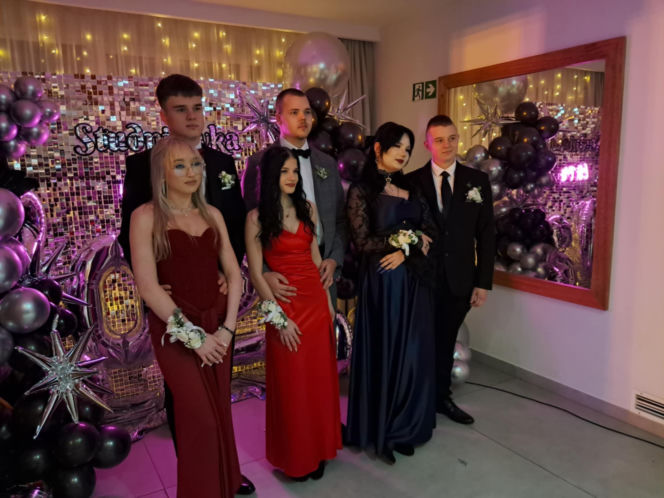 Studniówka 2026 maturzystów ZSTM w Skarżysku-Kamiennej