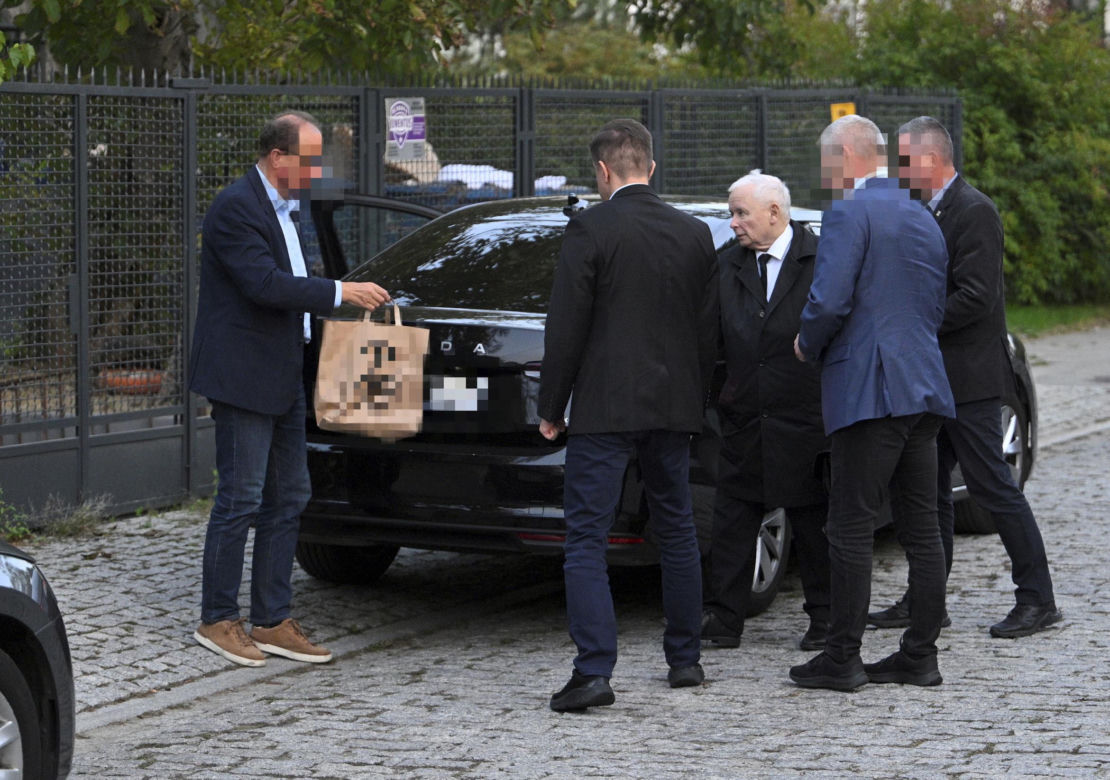 Jarosław Kaczyński w swoim domu na warszawskim Żoliborzu