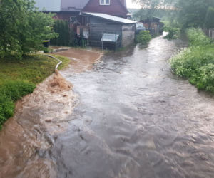 Nawałnica w Krynkach. Ulice jak rzeki, a boisko jak jezioro [ZDJĘCIA]