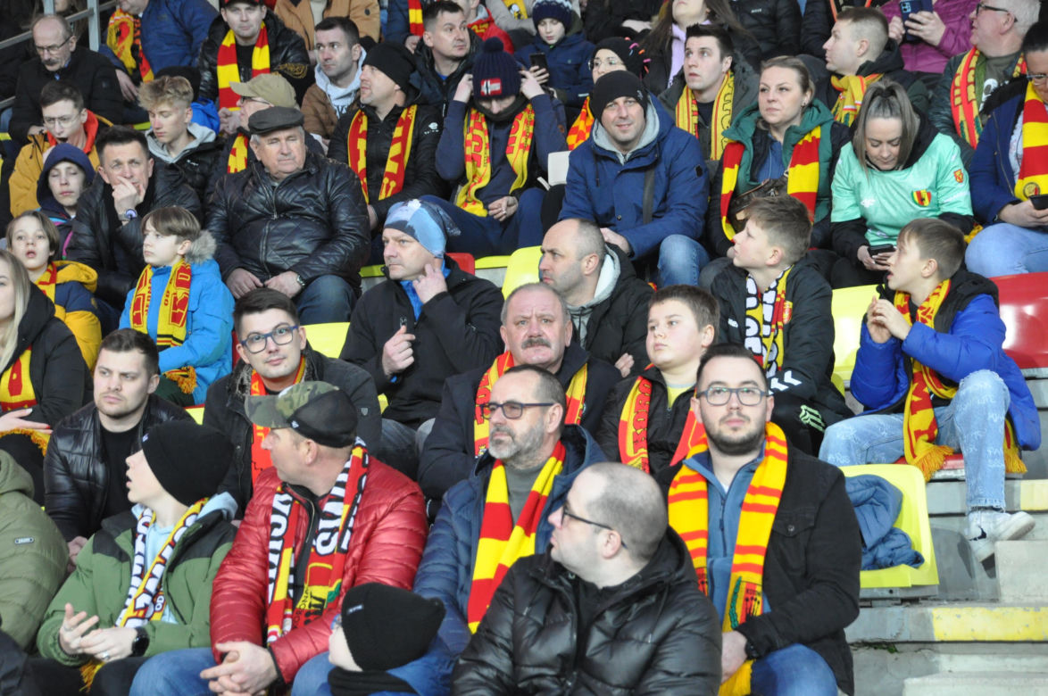 Korona Kielce - Legia Warszawa. Zdjęcia kibiców na Suzuki Arenie