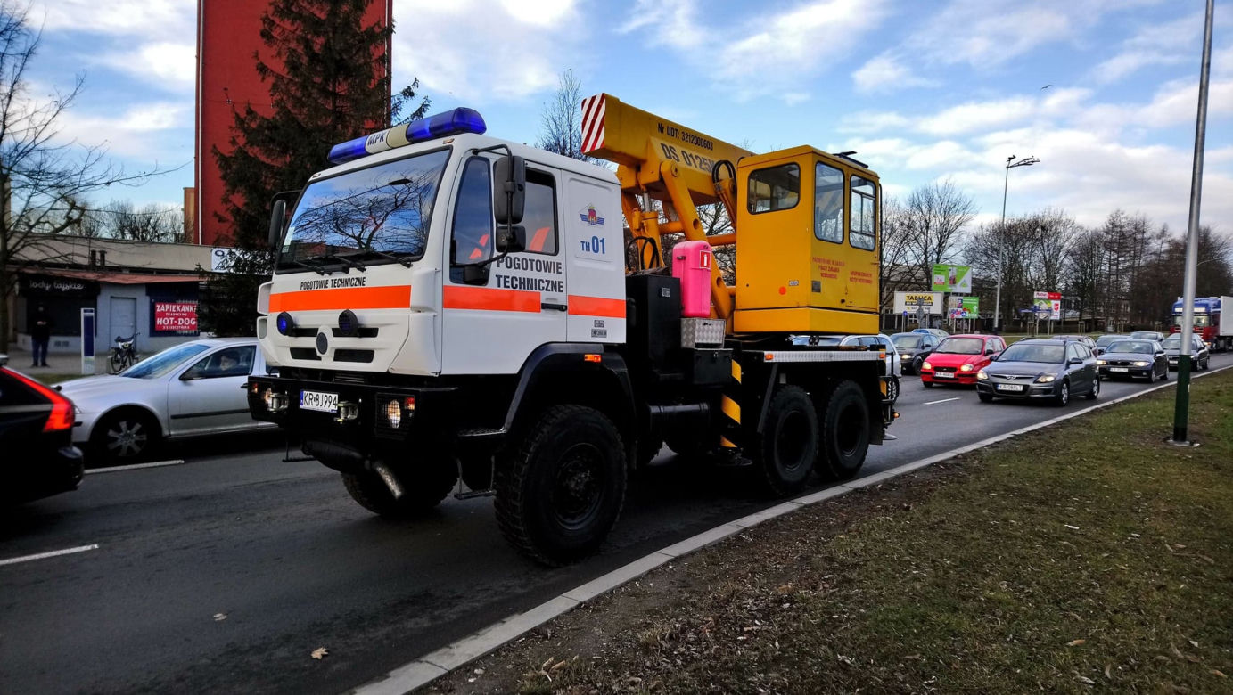 Dramatyczny wypadek w Krakowie. Tramwaj zderzył się z autobusem, są ranni