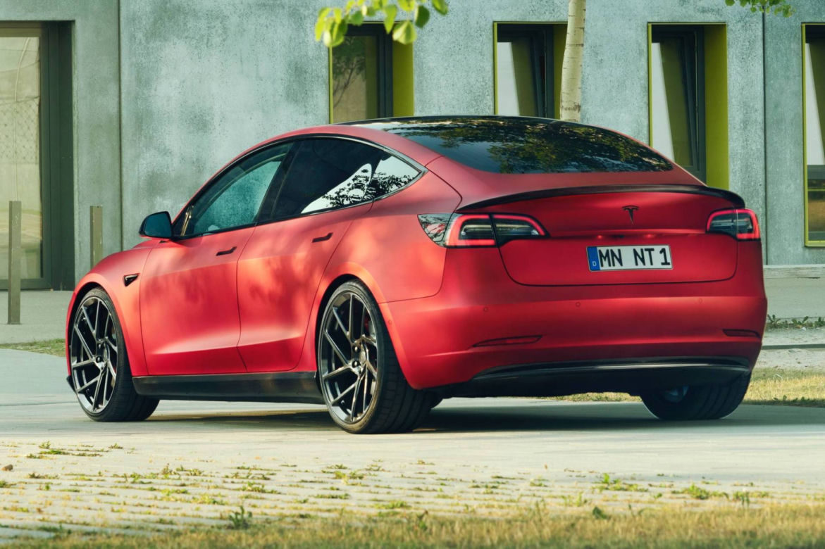 Tesla Model 3 po tuningu Novitec