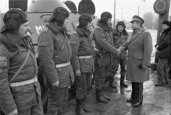 Sylwester w Warszawie sprzed lat. Tak stolica witała dawniej Nowy Rok