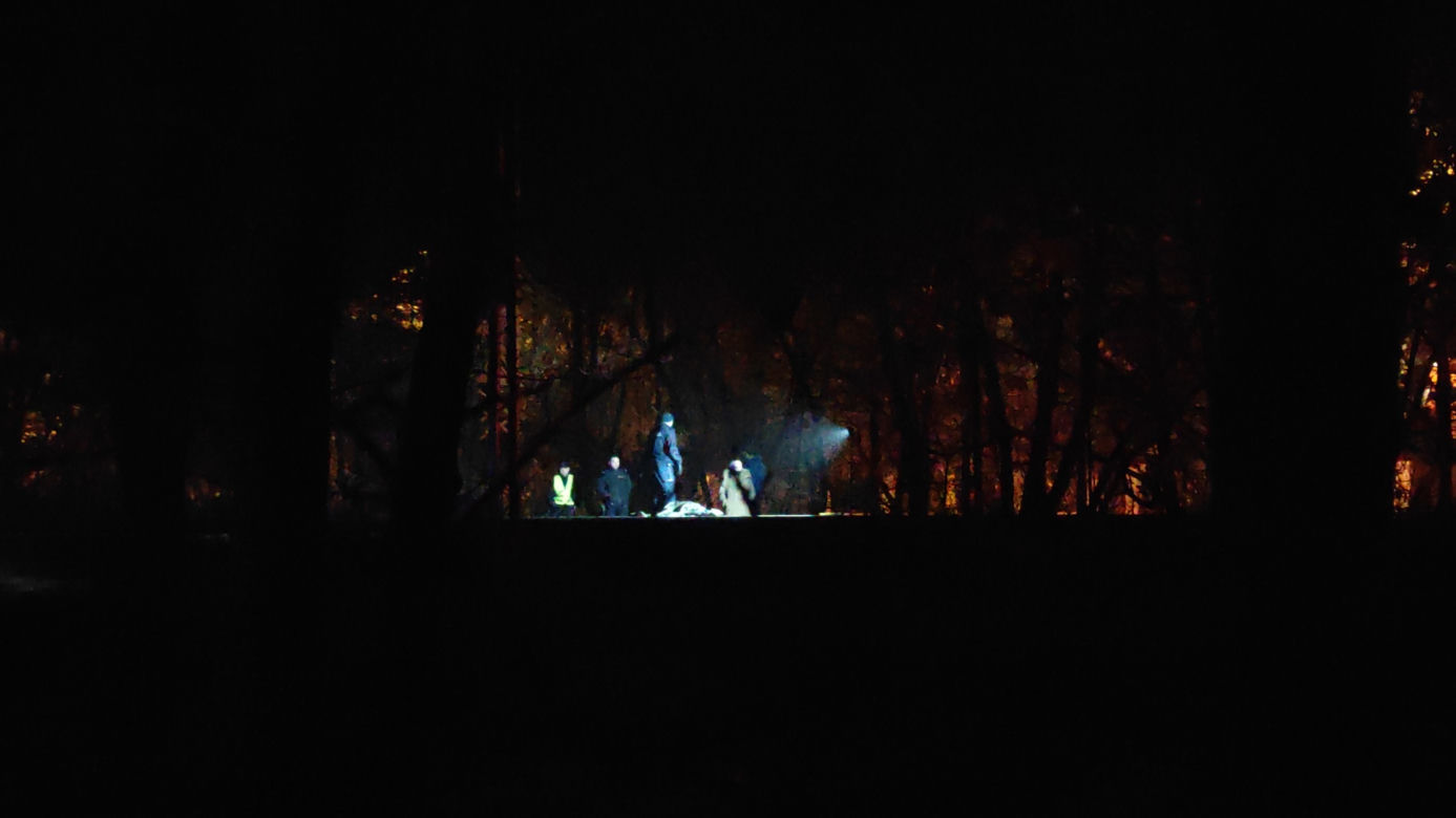 Nocna makabra w Radości. Rozczłonkowane ciało leży na torach