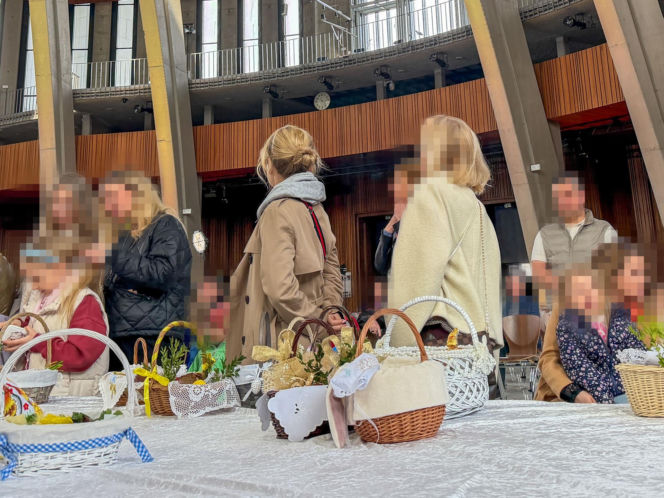 Marta Manowska ze święconka