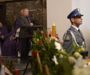 Daniel Olbrychski na pogrzebie Jerzego Kuleja