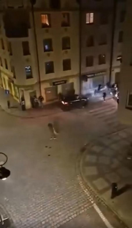 Głogów. Kierowca czarnego auta wjechał w tłum ludzi na chodniku. Policja zna właściciela samochodu [ZDJĘCIA].