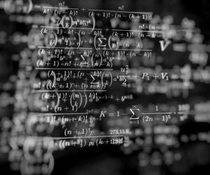 Razem z nauczycielami akademickimi będzie można powtórzyć do matury. Trwają zapisy na Pogotowie Przedmaturalne z Fizyki