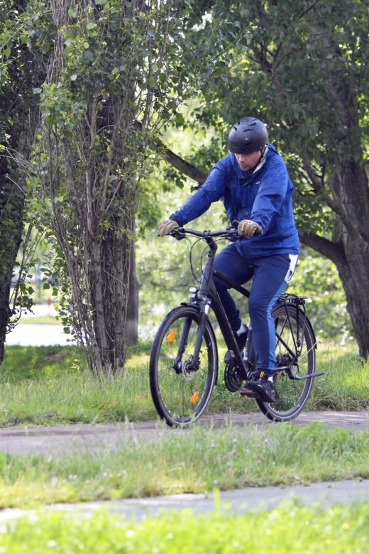 Ostatnie chwile przed wyborami: Trzaskowski na rowerze