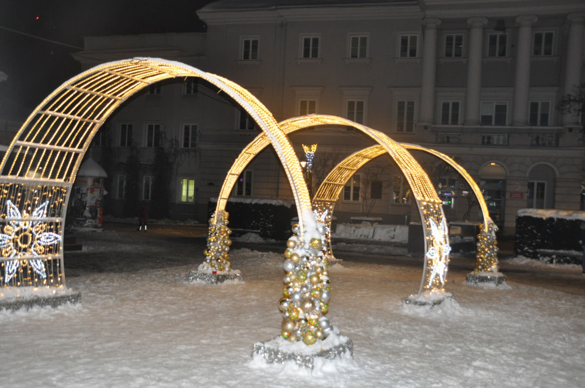 Świąteczne iluminacje i choinki w centrum Kielc
