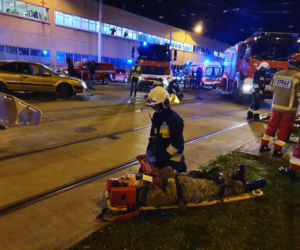 Tramwaj w płomieniach, 30 rannych, 16 zastępów... na szczęście to scenariusz szkolenia